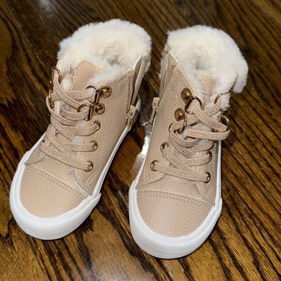 Cynthia Rowley Tan and White Fur-Lined Boots 6 - Picture 2 of 8